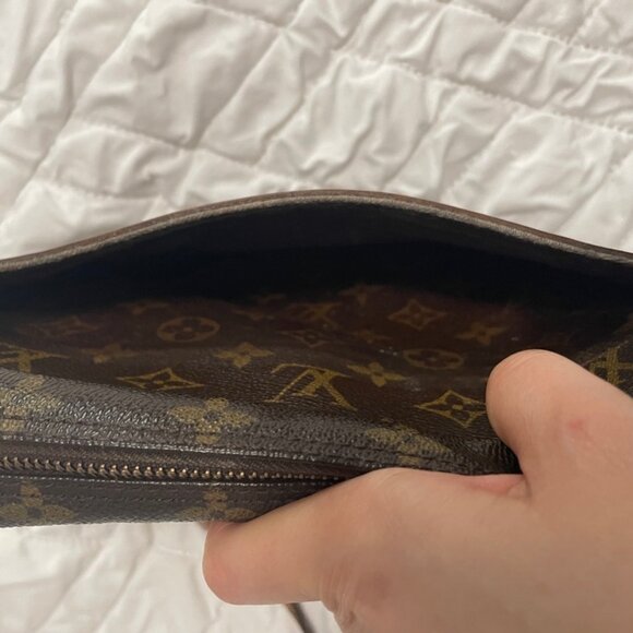 Louis Vuitton Juene Monogram Purse - Picture 6 of 16